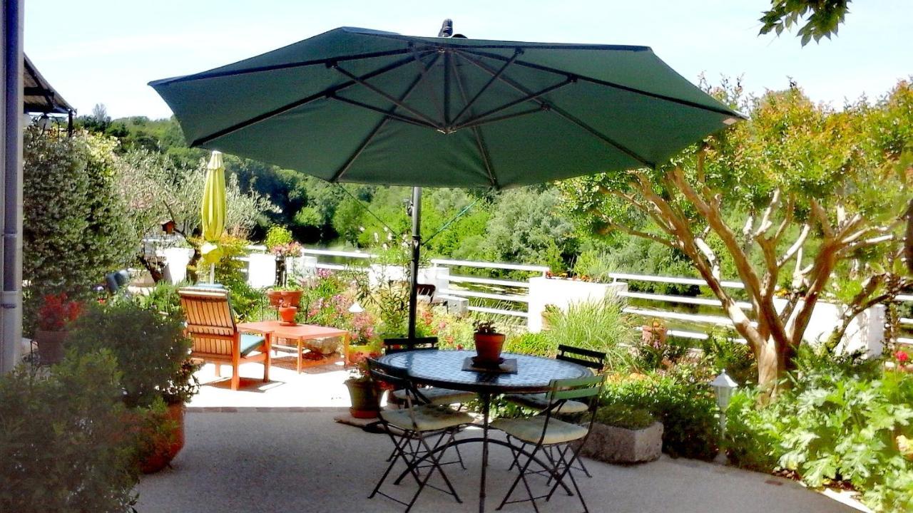 Bed and Breakfast Au Bord De L'Eau Pessac-sur-Dordogne Exterior foto