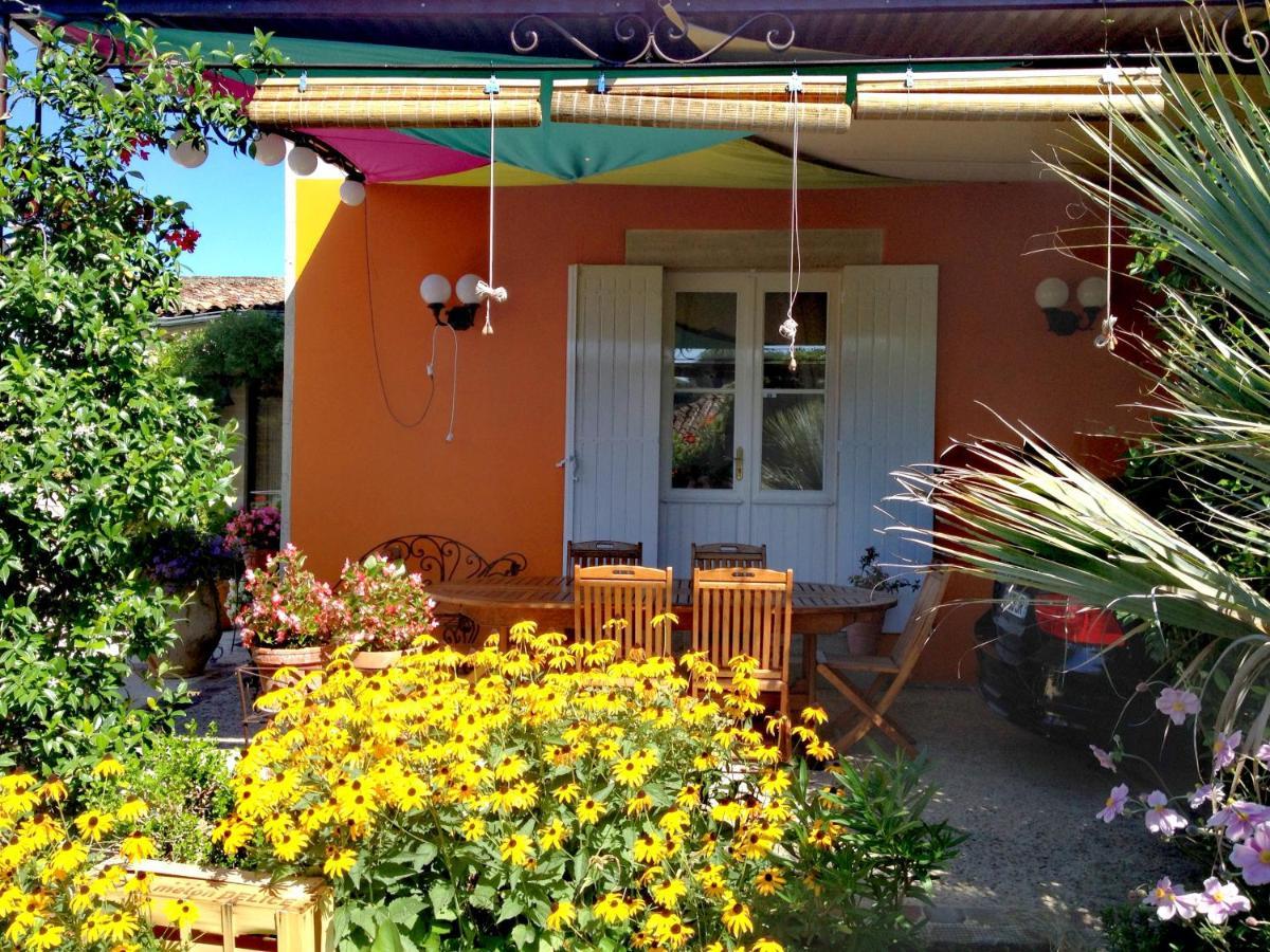 Bed and Breakfast Au Bord De L'Eau Pessac-sur-Dordogne Exterior foto