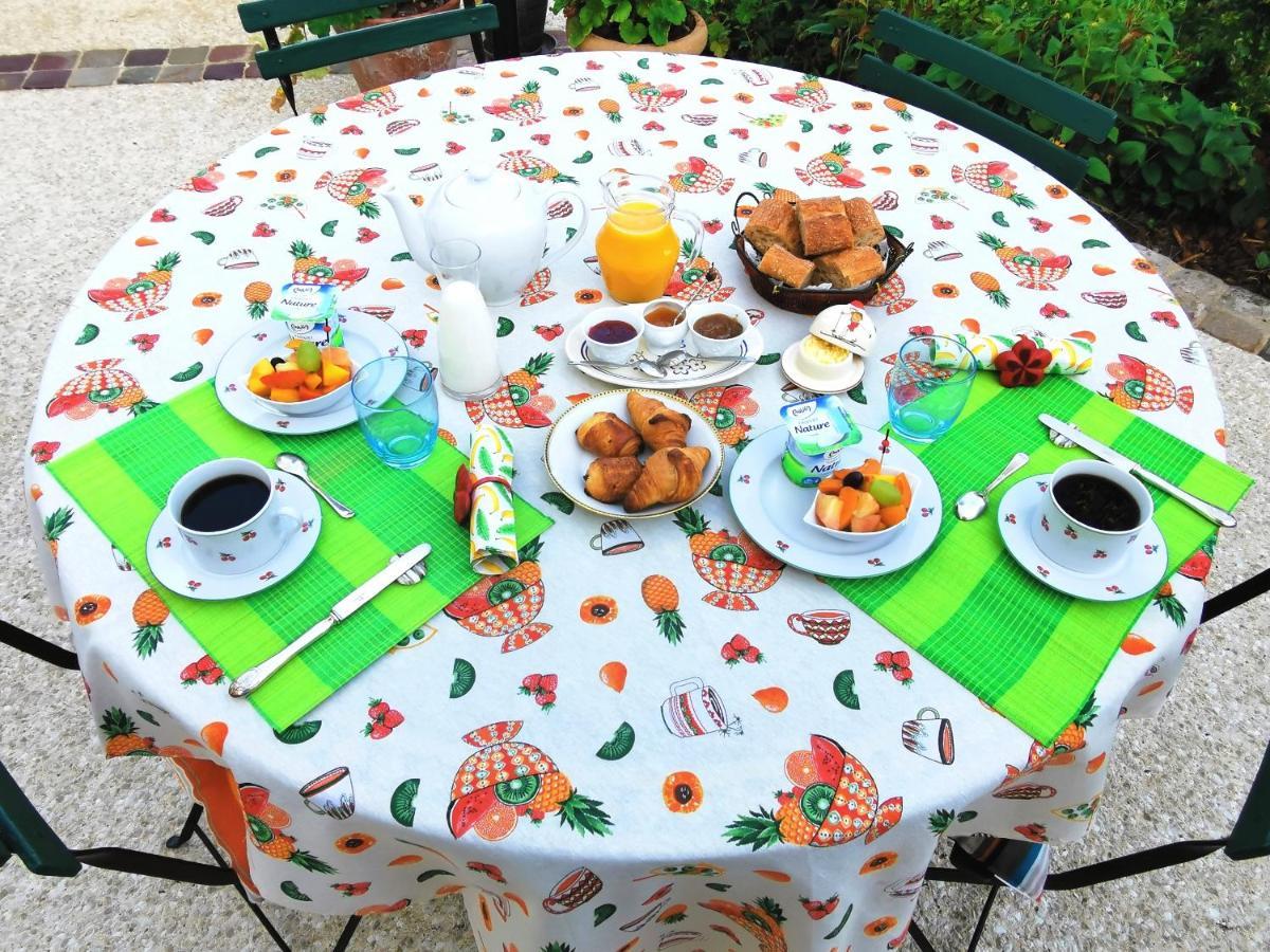 Bed and Breakfast Au Bord De L'Eau Pessac-sur-Dordogne Exterior foto